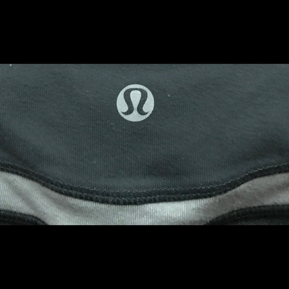 SALE Lululemon Capris Legging Size 6 - Picture 7 of 8